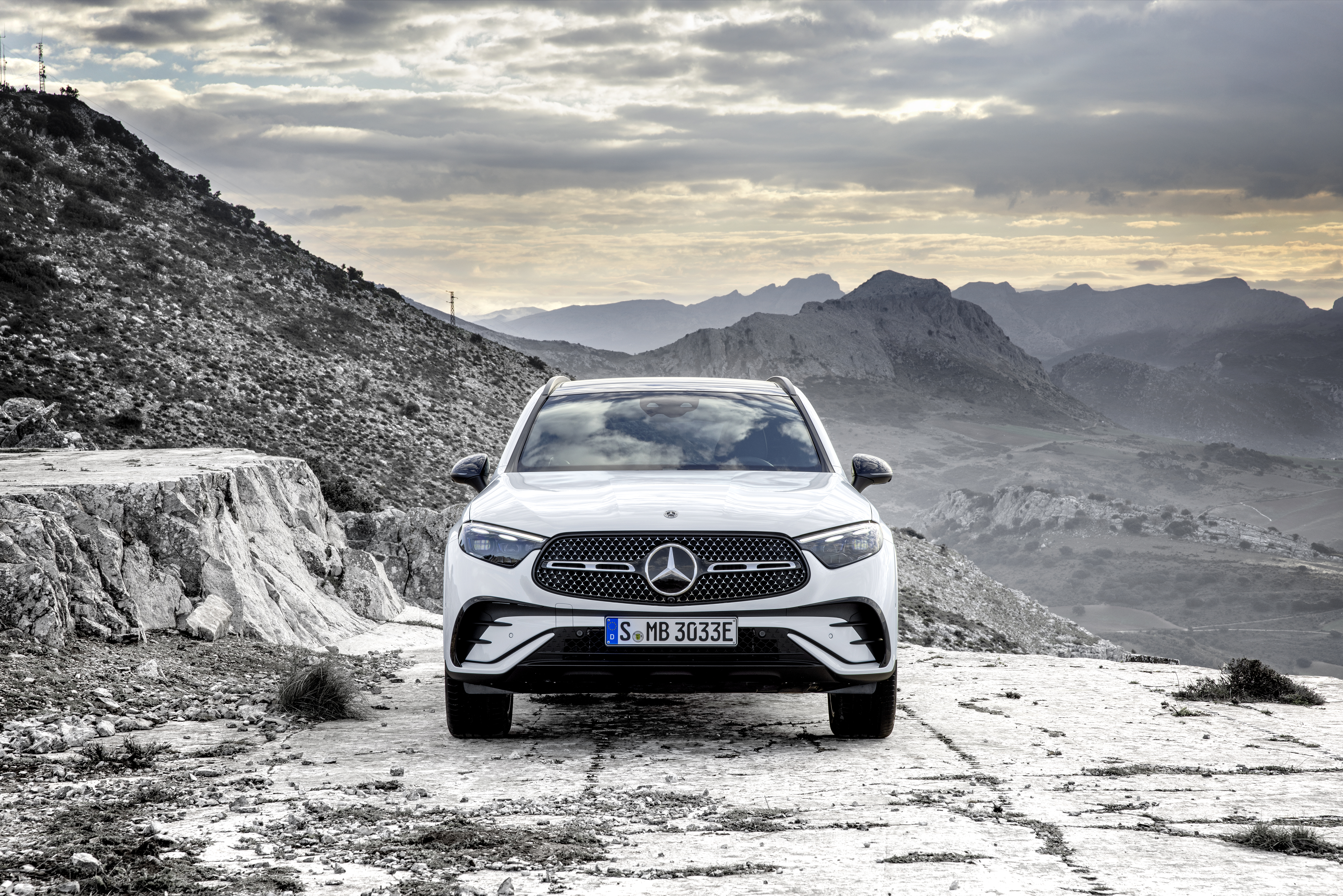 Mercedes GLC | oficiální představení | novinka 2022 | nová generace moderního středního SUV | první informace | blog | fotky | video | AUTOiBUY.com